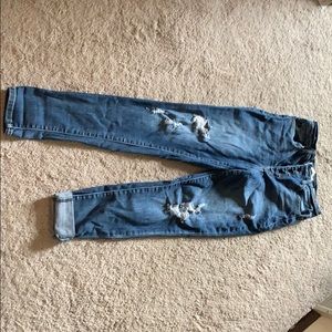 Kan Can destroyed jeans